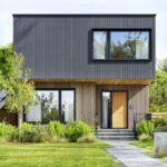 Modernes Haus mit Holzverkleidung