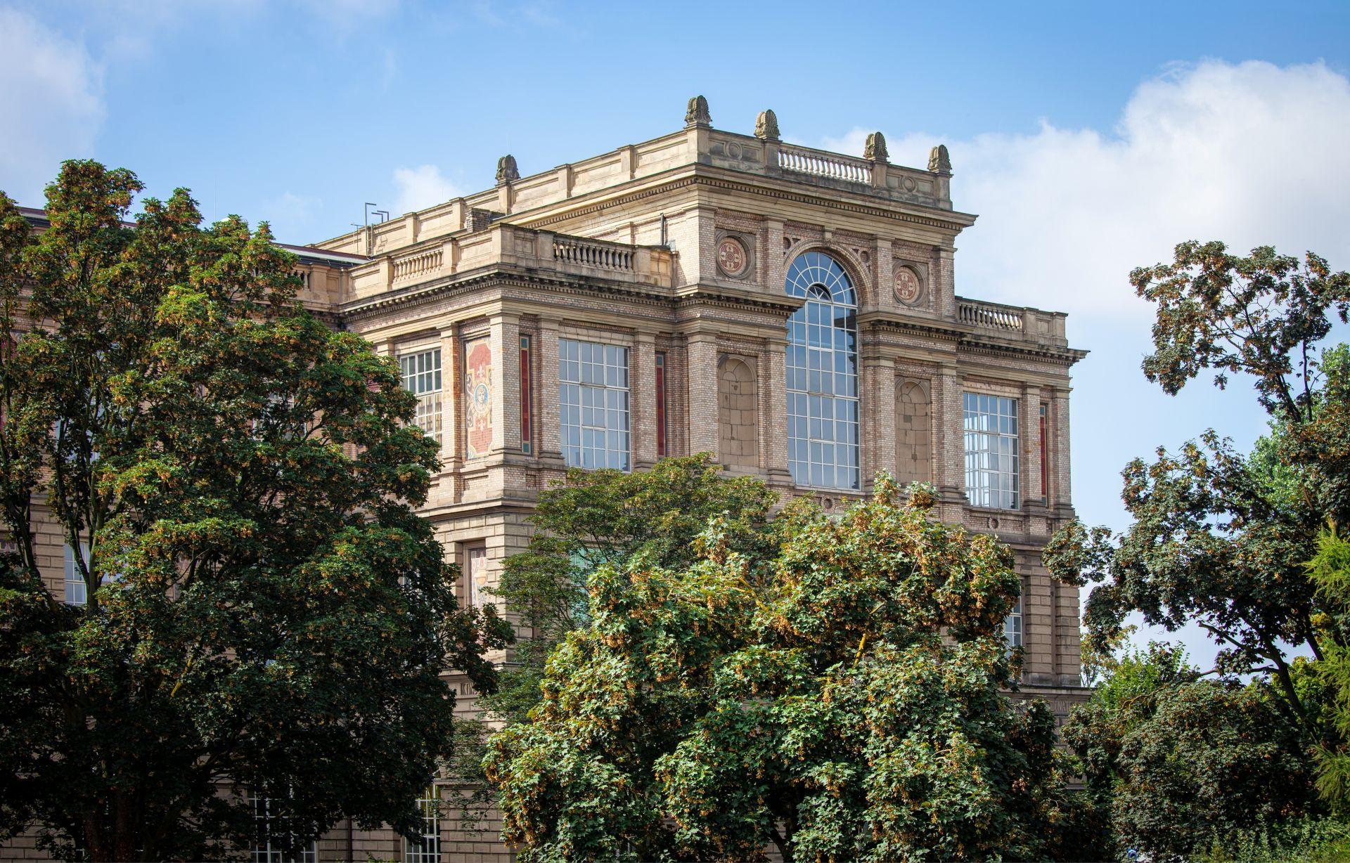 Kunstakademie Düsseldorf als historisches Wahrzeichen für Kunst und Kultur im Kontext von Escort Düsseldorf